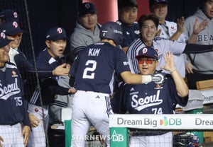 [Photo] Manager Kim Won-hyung: "I'm smiling because of Kim Min-seok"