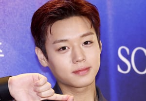 「プイル映画賞」オープントーク進行をめぐる論争..パク・ジフンに「クソ野郎」→「波紋の回答」 [スター・イシュー]