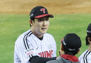 [フォト] ヨム・ギョンヨプ監督「ソン・ジュヨンをグッドジョブ」