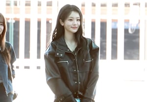 QWER's Chodan in a "Clean All-Black Look" [★Photo]