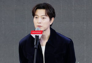 Jung Sung-il, presentación en exteriores de la película "Zapil" [★Fotos]