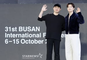 El director Hong Seong-min y el actor Jeong Seong-il de la película "Japil" [★Foto]