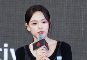 Nữ diễn viên Choi Joo-eun chào hỏi [★ẢNH]