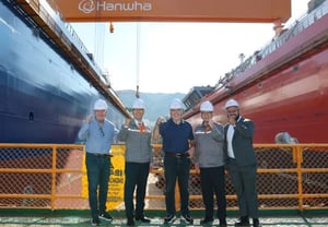 El senador estadounidense Dave McCormick visita la planta de Geoje de Hanwha Ocean