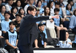 弱小同士の戦いだった··· まず自分が反省するソン・チャンファン監督、ソノ監督、KT戦の敗北に「深いため息」 [水原現場]