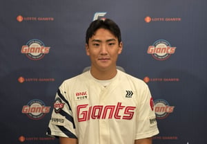 「父ラバンバのおかげで応援が10倍」ロッテ1Rのパク・グンソ、今度は野球で証明する覚悟「ロッテと言えば、まず自分の名前が呼ばれたい" [釜山現場]