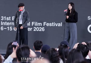 La 35ª película del director Hong Sang-soo, "No hay a dónde mirar" [★Foto]