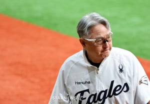 [Official] "Ultimately, a titleless ending": Kim Kyung-moon, Hanwha Eagles manager, bows his head and departs after 'KS appearance in 19 years → drop to 9th place'