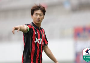 ¿'Discordias internas en la selección 92-96?': Kim Jin-su, nacido en 1992, traza una línea ante la pregunta: "No lo sé con detalle; aunque yo hubiera estado en la selección..." [Escena desde Sangam]