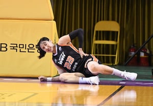 [Cheongju hiện trường] "Bỏ ra không?"→"Không, không sao đâu" Kim Dan-bi lại va chạm cùng một chỗ nhưng chạy hết mình đến cuối... Huấn luyện viên Jeonju Won truyền tải 'tinh thần chiến đấu'