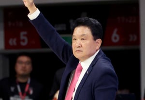 [Photo] Coach Yoo Do-hoon's "Dak-gong" (defensive-to-offensive transition) strategy