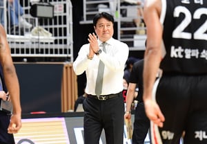 'Apuntando a la tercera victoria consecutiva', el entrenador de KT, Moon Kyung-un: "Hemos preparado cómo bloquear a Heo Hoon; el momento decisivo será..." [Desde Busan]