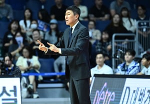 'Turnover + U-foul' Đau lòng của King, Huấn luyện viên Lee Sang-min: "Phán quyết không được đảo ngược... Nên bình tĩnh hơn" [Hiện trường Busan]