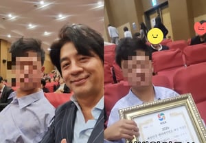 「希少疾患」のクォン・オジュン氏の息子、洋画家として受賞「自分だけの色で」感動がいっぱい [スター・イシュー]