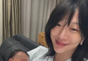 モデルのチェ・ソラ、結婚7年で母親になった..娘を初公開「名前はイ・チョイ」 [スター・イシュー]