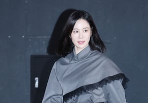 金贤珠，于黑暗中亮相[★照片]