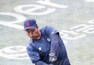 [Photo] "Everyone saw the bases-loaded home run against KIA, right?" Han Dong-hee's batting practice before the Doosan game