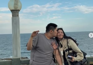 «Reunión tras 11 años»: Oh Yoon-ah, un tierno beso... Un viaje familiar lleno de felicidad y corazones [Star Issue]