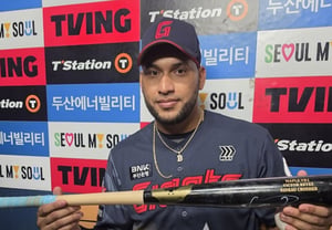 Victor Reyes, who set an unprecedented record with 211 hits, displayed class: "Choi Won-jun also had an incredible season, and I want to congratulate him"