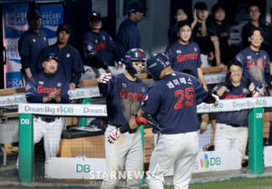 [Foto] Go Seung-min celebra con los brazos abiertos: "¡El tercer hit es un jonrón!" Reyes, líder en hits