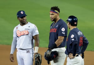 [Foto] ¡Severino debe estar celoso! Reyes, con su cuarto hit en la parte alta de la octava entrada, alcanza los 211 hits