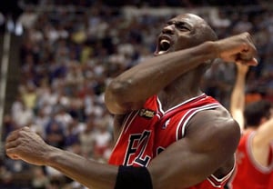 Aparece la camiseta de baloncesto más cara del mundo: un récord histórico de "18.900 millones de wones"... ¿Quién la llevó para que alcanzara tal precio?