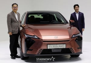 Rebellion on the Throne of HYBRID… Lexus Unveils ‘All-New ES,’ Its First Electric Vehicle