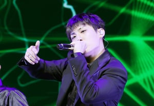 Park Woo-jin, domina el escenario con un rap intenso [★FOTO]