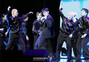 Park Woo-jin, Enjoying the Stage [★Photo]