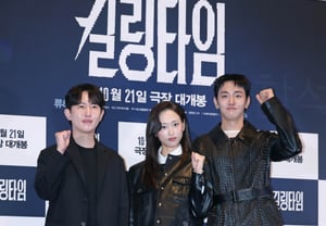 “Killing Time, Fighting” [★Photo]