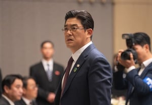 「キム部長」ヴィラン安全保障次官イム・チョルヒョン、新たな出発を告げた..フォレストネットワーク専属契約 [公式]