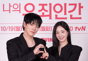 Kim Jung-hyun y Yeon-woo, «una pose llena de ternura» [★FOTO]