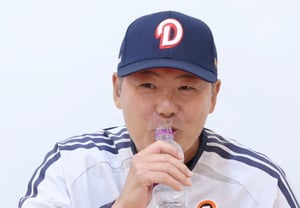 [Foto] El entrenador Kim Won-hyung: "Me duele la garganta"