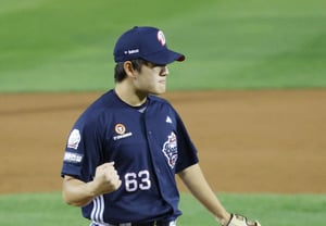 [フォト] キム・テギョン「明日もマウンドに上がる」