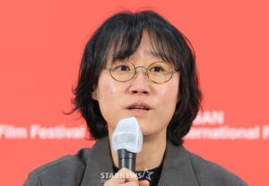 Director Jeong Ju-ri of "Dora" receives the French Order of Arts and Letters, Chevalier