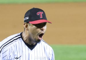[★Béisbol] El líder en victorias de las Grandes Ligas, KARAasco, exhibe una actuación perfecta con 84 lanzamientos variados: la grandeza de un veterano con 112 triunfos