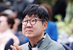 Lim Baek-cheon Attends the "Beautiful Artist Award" [★Photo]