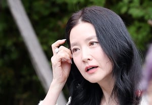 Lee Young-ae attends the award ceremony of the Shin Yeong-gyun Arts and Culture Foundation [★Photo]