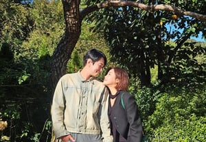 "You're getting married too" Heo Kyung-hwan congratulates Solbi and Lee Gyu-han's wedding..Solbi replies, "Oppa should get married too"