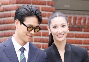 Lee Jae, bright smiles with fiancé Sam Kim [★Photo]