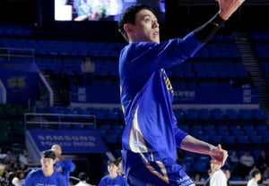 [Photo] Lee Gwan-hee's 'Reverse Layup'