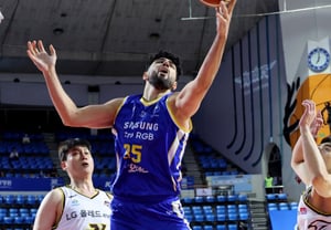 [Ảnh] 'Nếu không vào thì ít nhất cũng phải lấy rebound' Trung phong Samsung