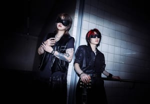 'Mystery Band' LIPSTICKERZ Opens b.stage Fan Community, Kicks Off 'Global Communication'