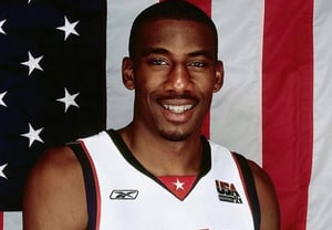 NBAの伝説、43歳で遅咲きの警察官に「11か月の地獄の訓練を耐え抜いた」··· 「208cmの巨人巡査に犯罪者たちが震え上がる」