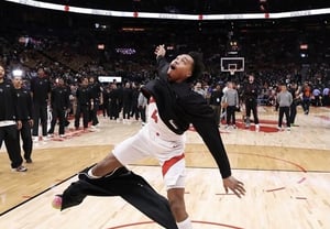 ダンクはかっこよかったけど、ズボンが「バサッ」と··· NBAスターのスコッティ・バンズの「気まずいウォーミングアップ」が話題となり、本人も爆笑した