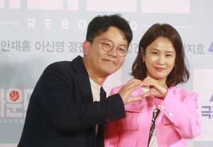 "Iba todo bien, pero…".. Kim Jun-ho, de 52 años, se preocupa por la "depresión posparto" de su esposa, Kim Jimin, que está a punto de dar a luz [Solitario Tour]