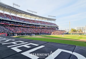 [Photo] 'Fully Packed Champions Field'