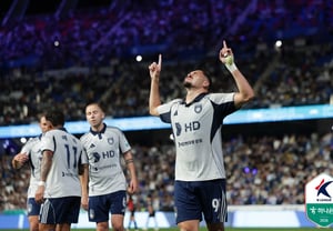 "We're heading to Final A, and we'll stop Seoul's early title clinch!" Ulsan secures thrilling 2-1 comeback win over Bucheon... Kim Seung-bin sent off → Yago scores the go-ahead goal