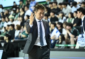 "Just one coach change, and look at them" Seoul Samsung's five-game winning streak to open the season… One more win ties the franchise record for most consecutive opening wins… A new era in sight