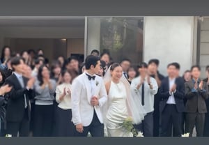 Jung Hae-im, a former contestant on "Switching Love," who has become a married woman, revealed scenes from her wedding: "I am now a grilled sushi (married woman)!"